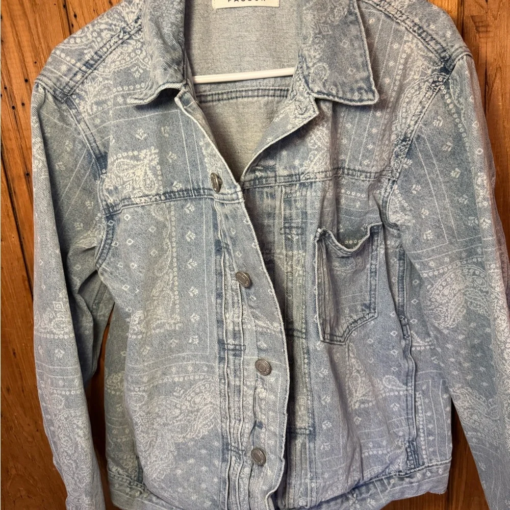 PacSun Men’s Light Wash Paisley Print Denim Jacket Size L - Picture 16 of 16